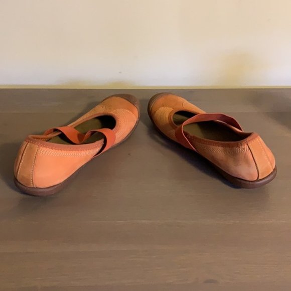 Keen Orange Leather Mary Jane Flats with Rubber Soles - Women’s Size 8 - Picture 6 of 11